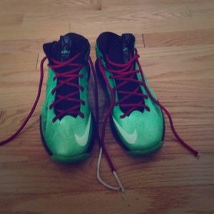 Boys Green Nike Lebron Cutting Jade Shoes