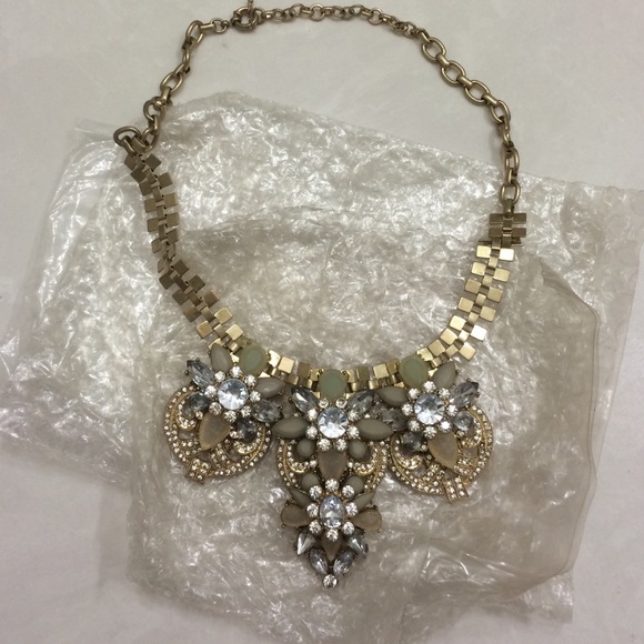 Statement necklace