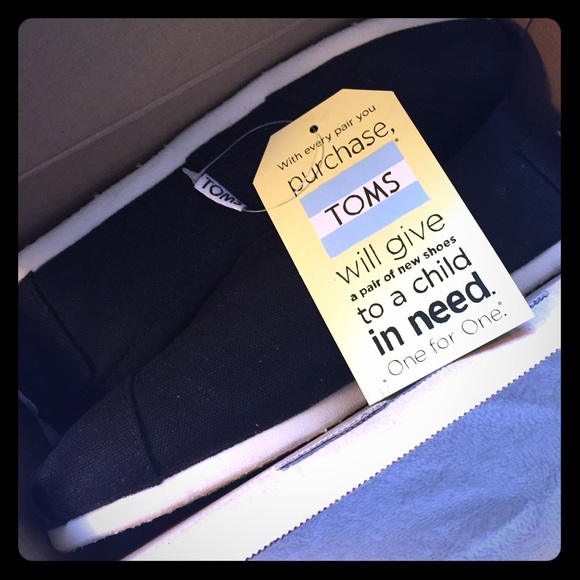 TOMS Shoes - ✨ Brand NEW TOMS! ✨