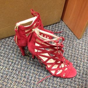 Red Pumps/Heels