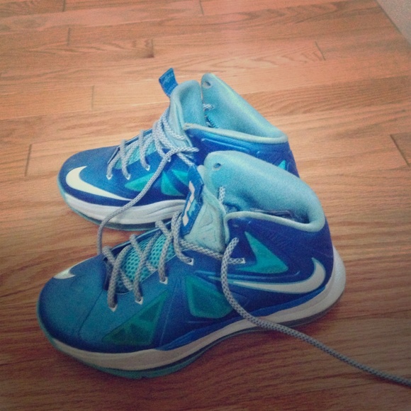 Nike Lebron blue diamond shoes