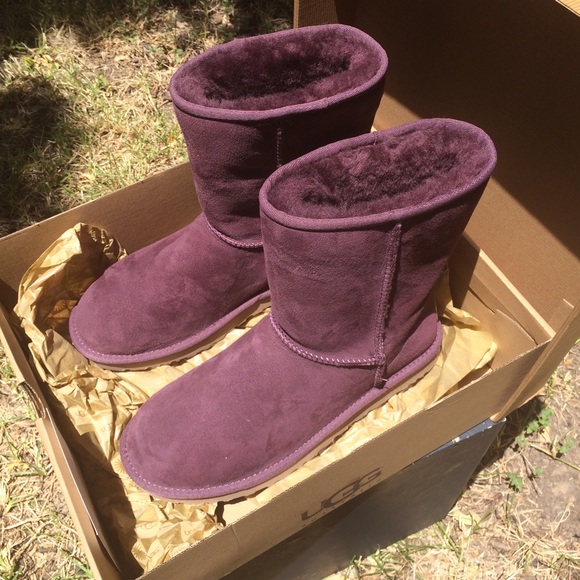 Authentic UGG Classic Short Boot - sz 10