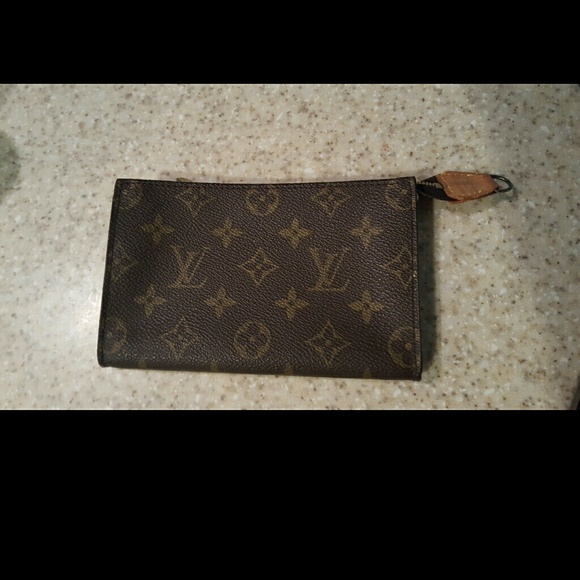 🚫 SOLD Authentic Louis Vuitton toiletry bag.