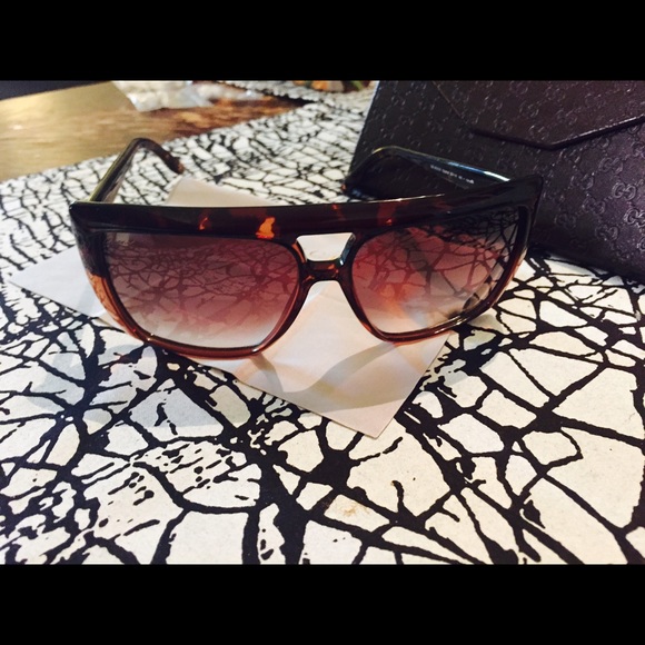 **SOLD**😎Gucci Sunglasses😎 - Picture 2 of 4