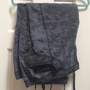 Avenue Crops with Button-up Hems