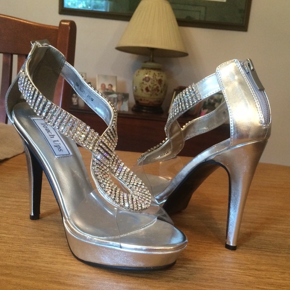 NEVER WORN** 'Touch Ups' silver pumps