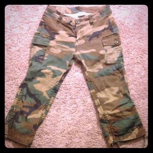 Camo crop pants