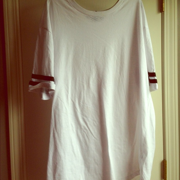 Striped sleeve black & white shirt