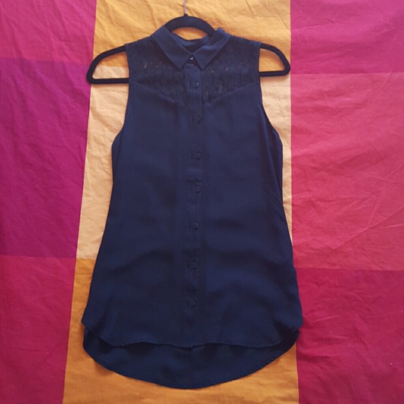 Black top - Picture 1 of 2