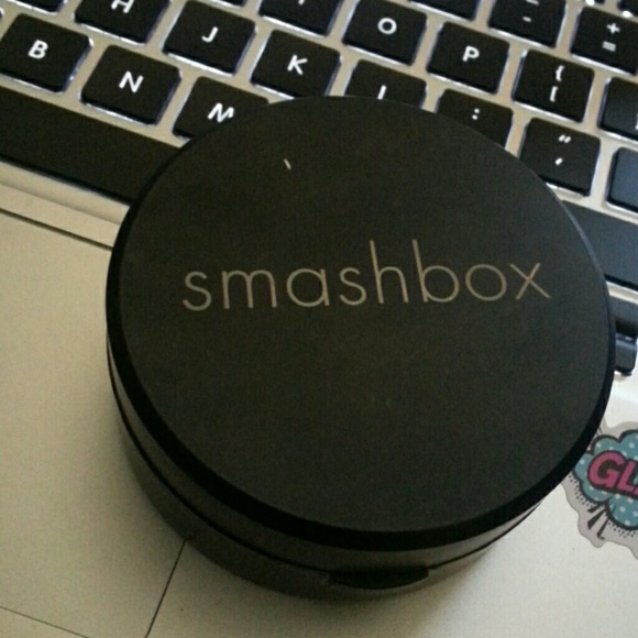 Smashbox powder foundation in medium dark