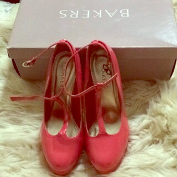 Bakers Tstrap heels