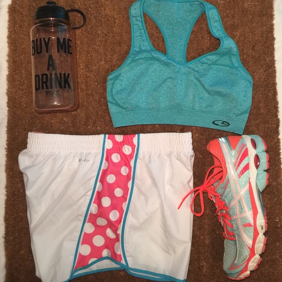White nike shorts