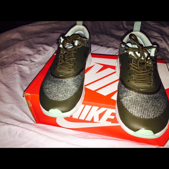 Nike tennis shoes