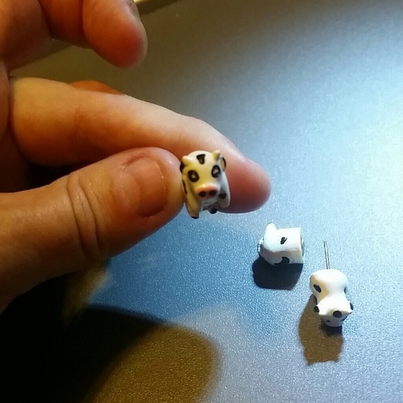 Earings - Picture 2 of 3