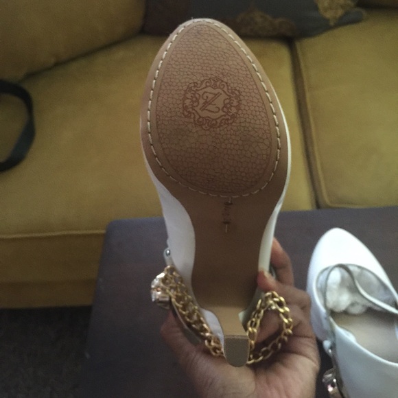 ZiGi White Skull Pumps - Picture 4 of 4