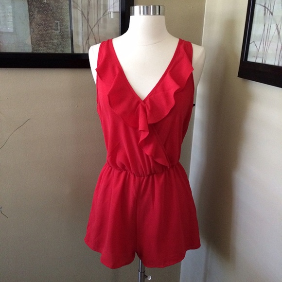 ❌SOLD❌Red Ruffles Surplice Romper - Picture 2 of 4