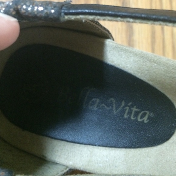 SOLD!! Bella-Vita Black sandal - Picture 3 of 3