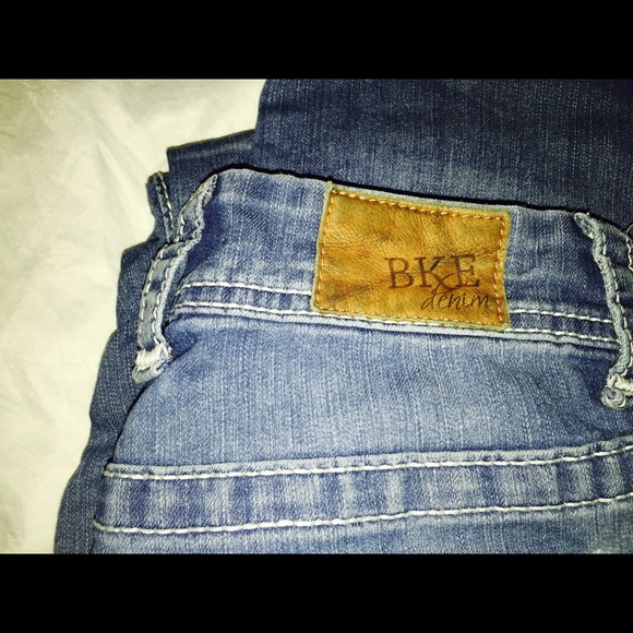 BKE FROM BUCKLE.COM CUTE FIT STRAIGHT LEG JEANS