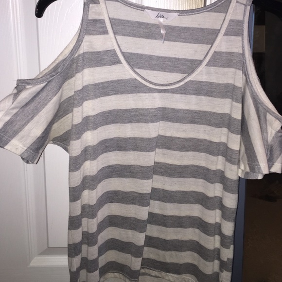 Arm Cut-Out High Low Top - Picture 1 of 1