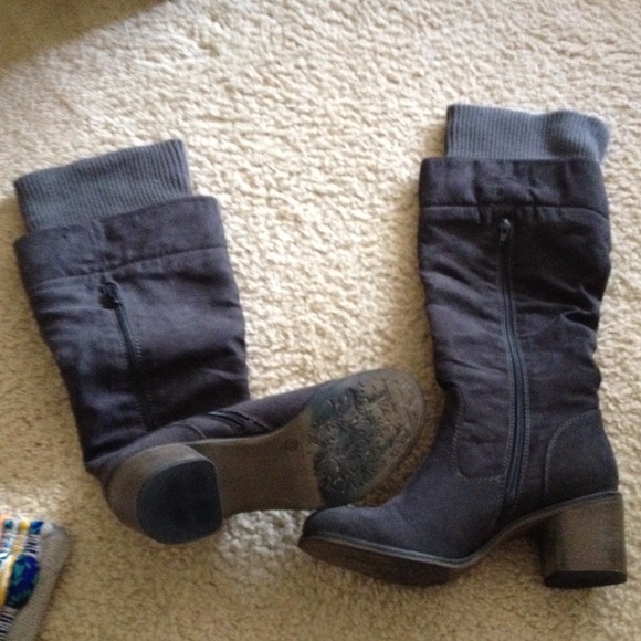 🚫SOLD🚫Grey Boots w/ leg warmers attached.