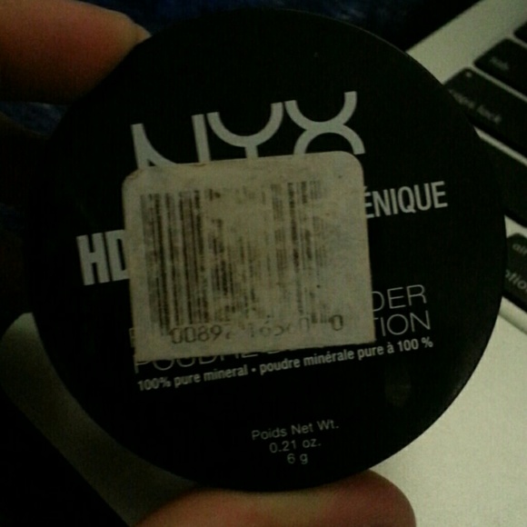 NYX Studio finishing powder