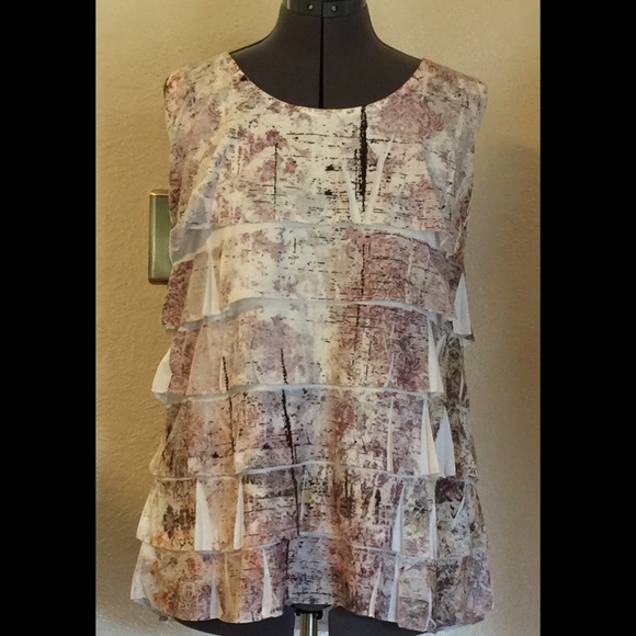 Multicolored top that hides the extra pounds!