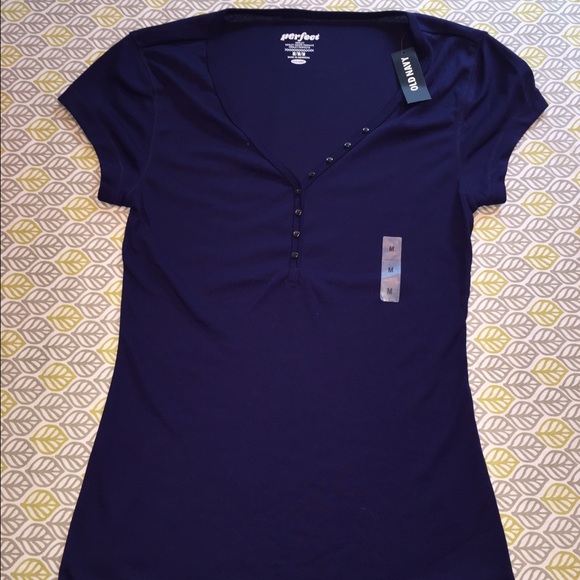 Brand new Old Navy t-shirt - Size medium