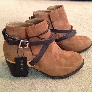 New brown booties with dark and gold details!