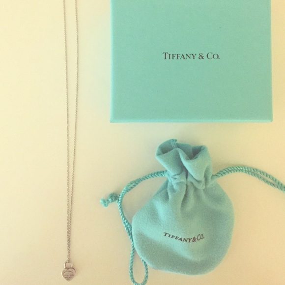Return to Tiffany & Co mini heart pendant