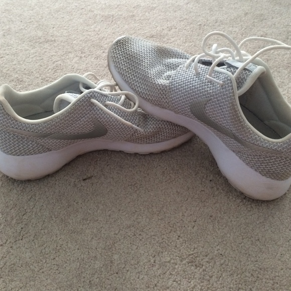 Nike roshes (rare)