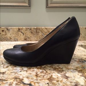 Black wedges close toe