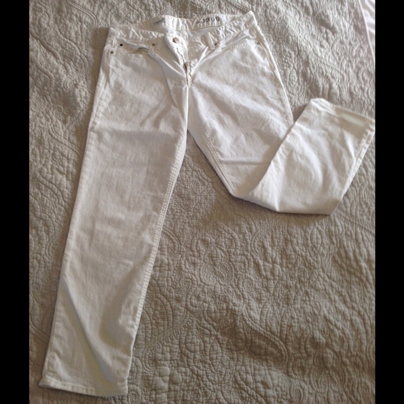 ⭐️GAP White Real Straigt Jeans