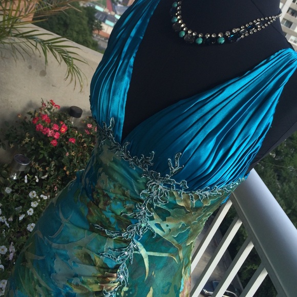 HP 4/2/16 Elegant Caribbean blue Gown
