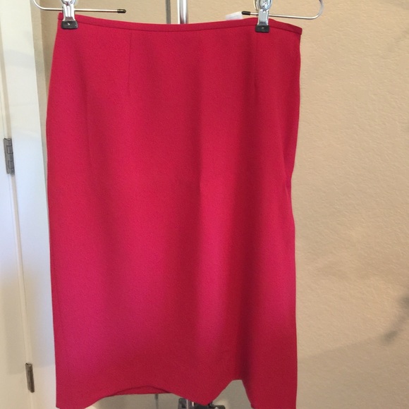 Red suit - Picture 3 of 3
