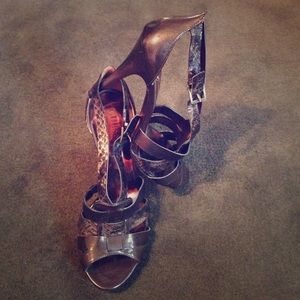 Guess sz 7 heels