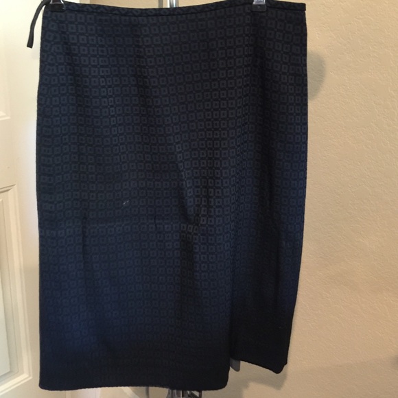 Suit - Picture 3 of 3