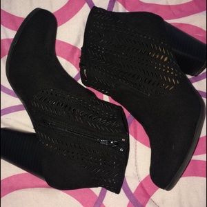 Black short heeled bootiess