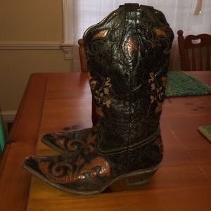 Coral vintage leather boots