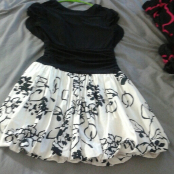 Dress - Picture 2 of 2