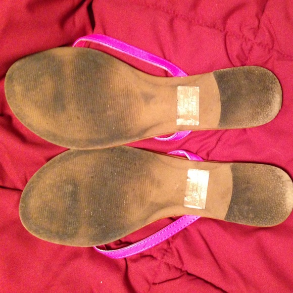 Pink flip flops - Picture 2 of 2