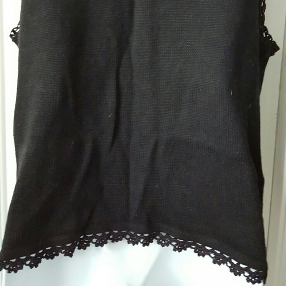 Fun for the holidays...embroidered flower sweater - Picture 3 of 4