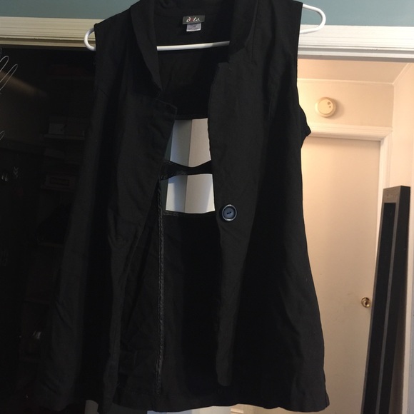 Cut out back black vest