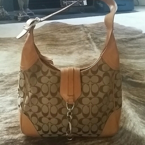 COACH PURSE - Picture 2 of 4