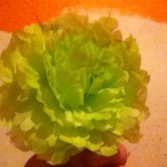 Green hair flower clip