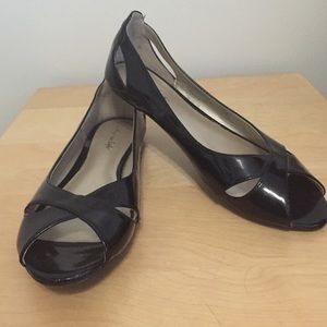American eagle black opened  toed flats
