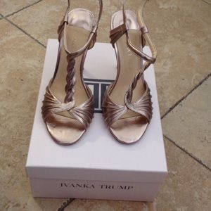 🎶Lovely Ivanka Trump Natural leather heels👜