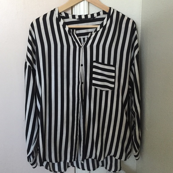 Sold through 🅿️🅿️Zara strip top