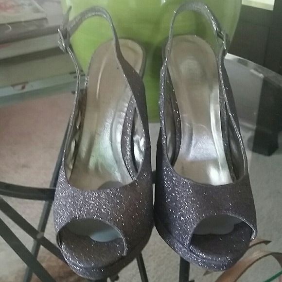 Shoes - Picture 2 of 4