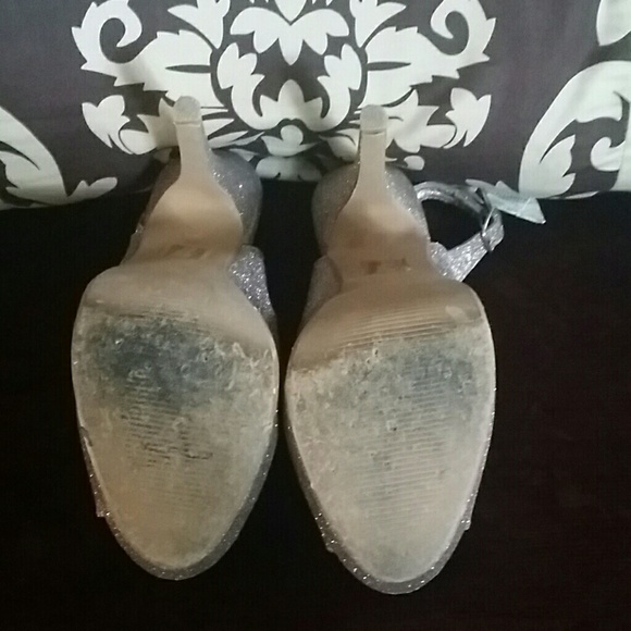 Shoes - Picture 3 of 4