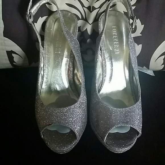 Shoes - Picture 4 of 4